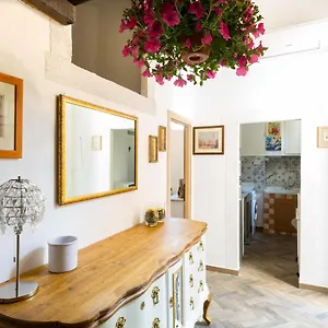 https://sara-apartment-campo-de-fiori-35.it-romehotels.com